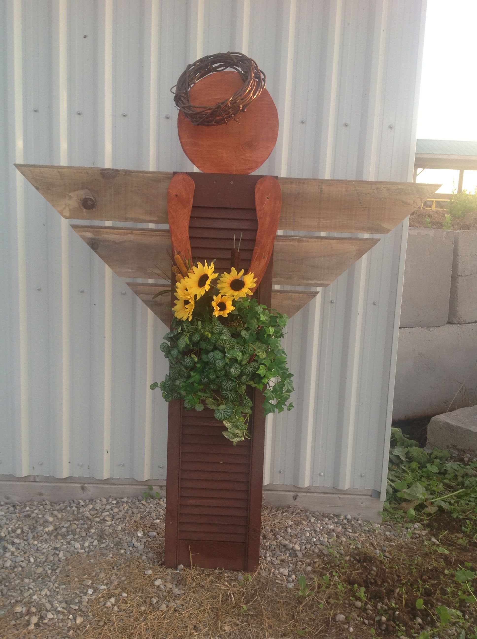 Garden Fence Decor Ideas