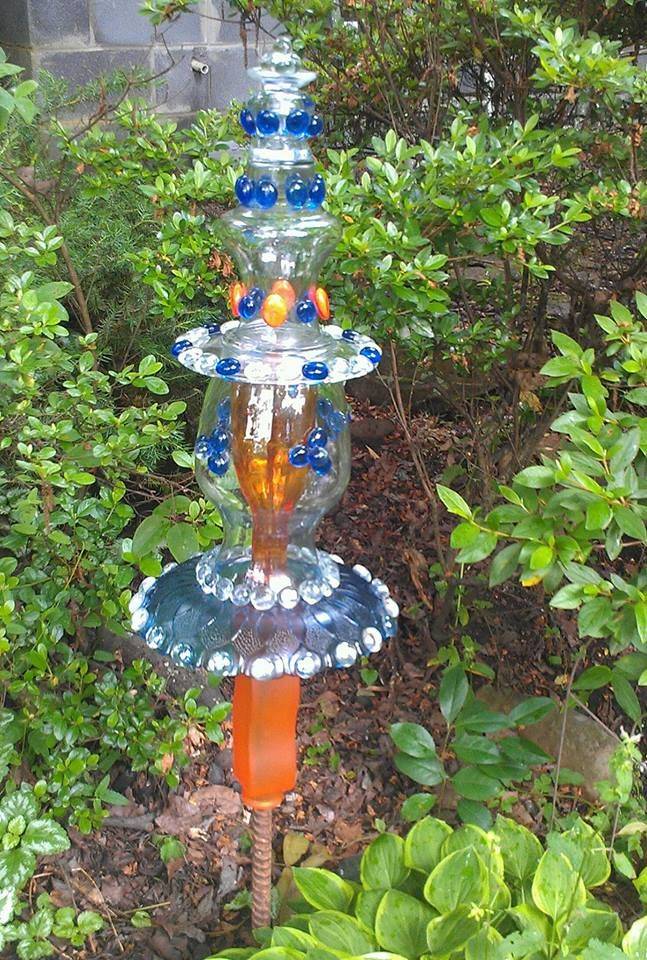 Best Glass Totems Garden Art Ideas