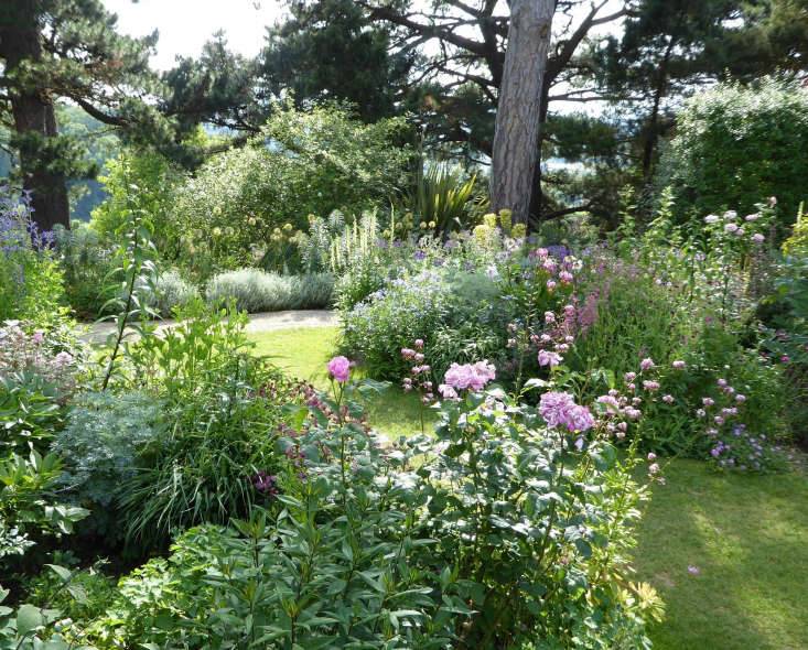 Pin Van Florence Clements Op Yard Tuin