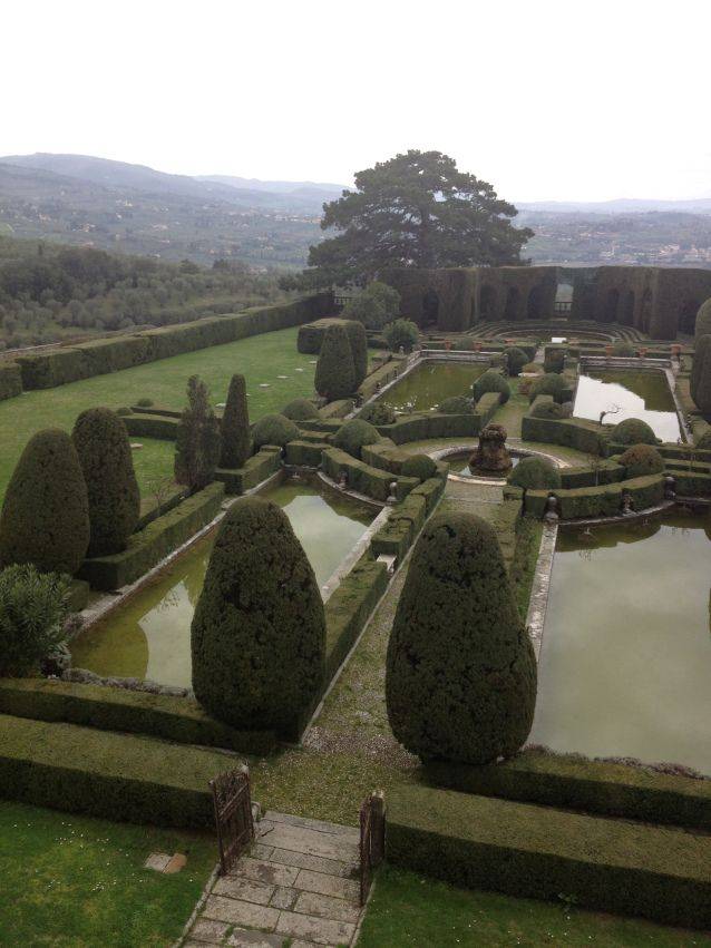 Thebeautifulgardensofthevillagamberaiaoverlooking