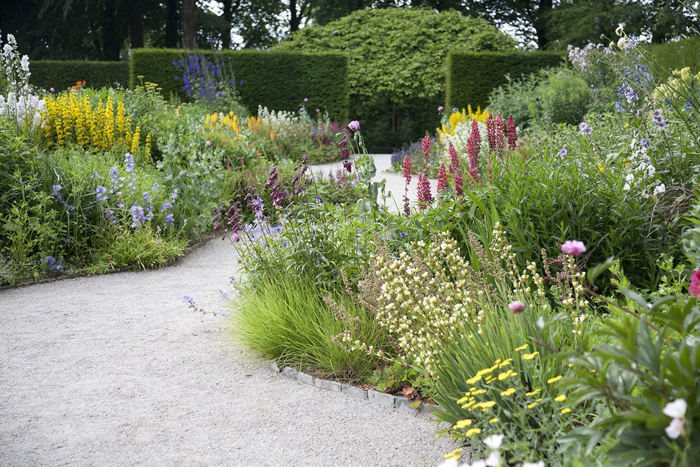 Flowergardenideasforfrontyard Pollinator Garden