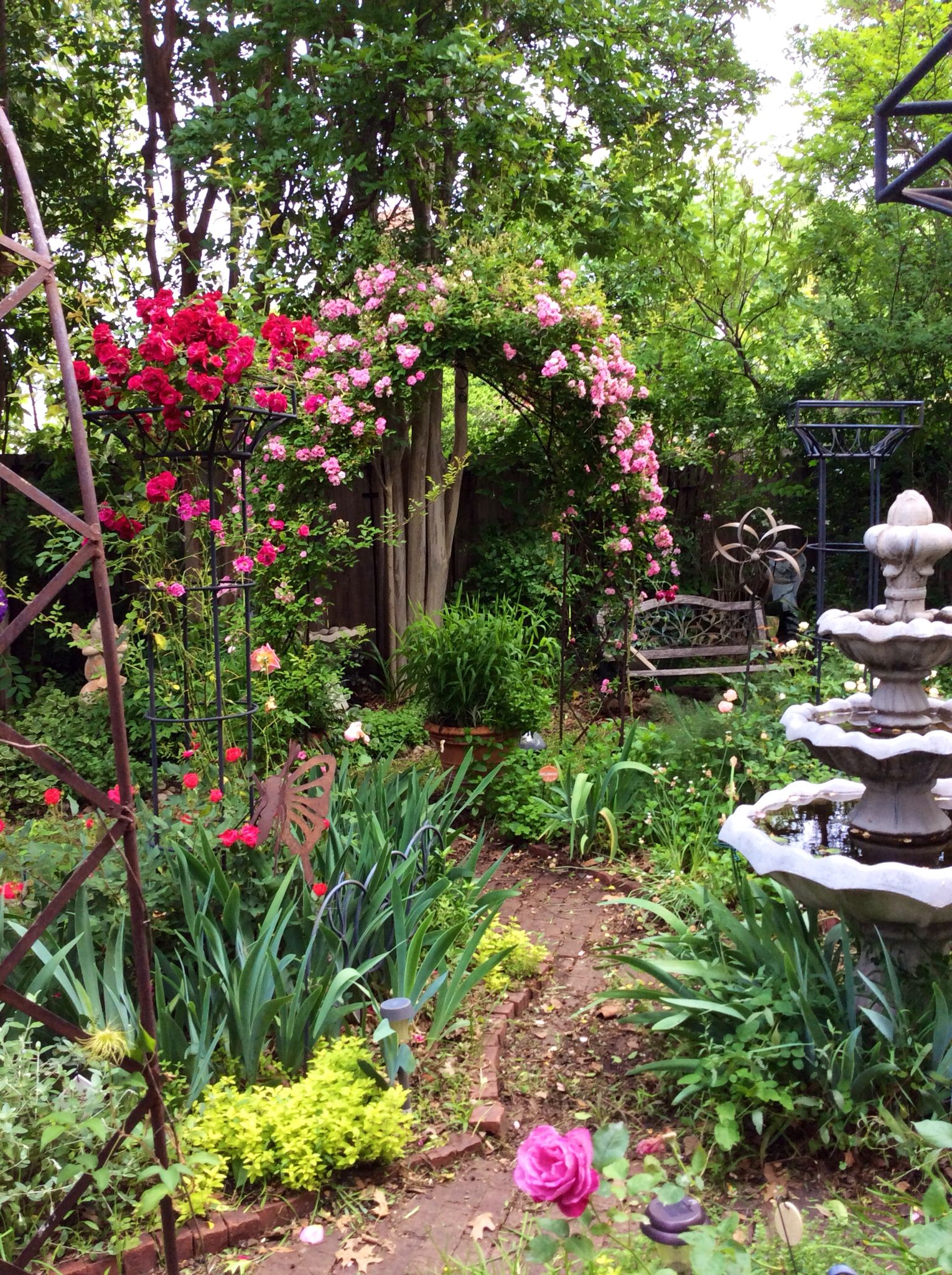 Modern French Country Garden Decor Ideas