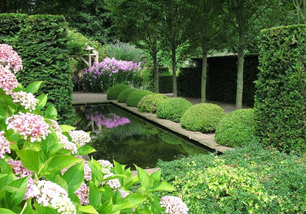 Wollerton Old Hall Garden