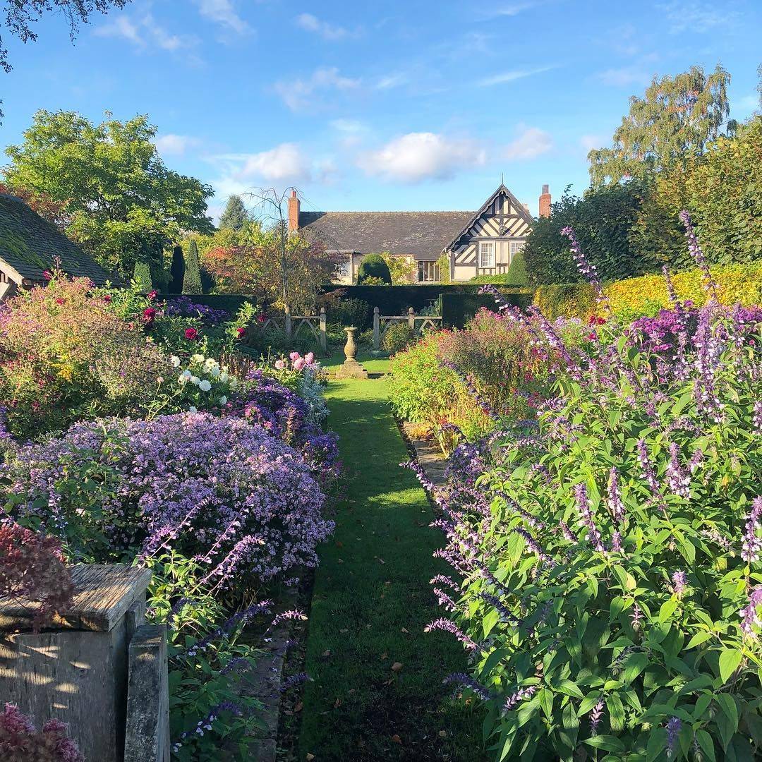 Wollerton Old Hall Garden