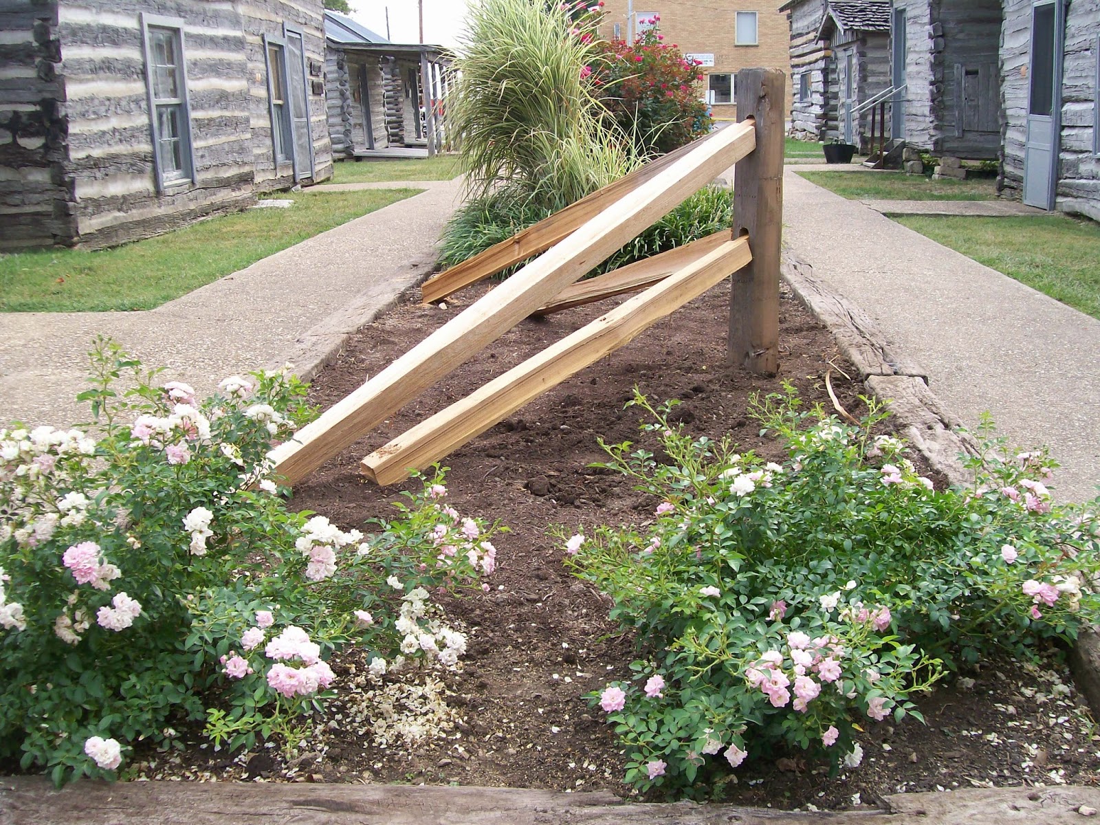 Awesome Corner Fence Decor Ideas