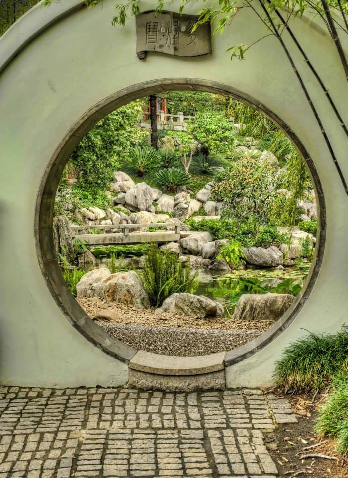 Awesome Moon Gate Garden Design Ideas Homepiez Moon Gate