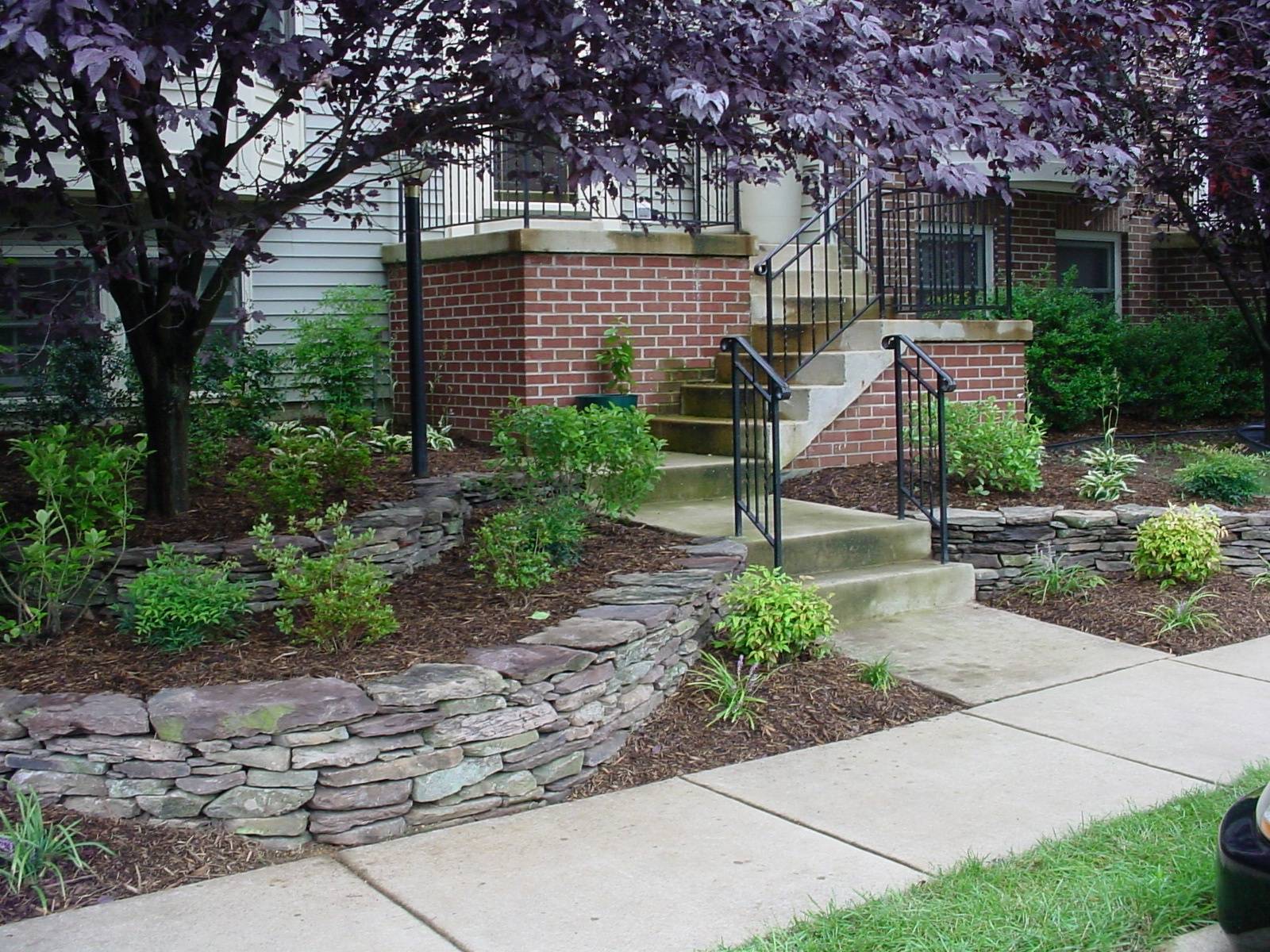 Small Front Yard Townhouse Home Design Ideas