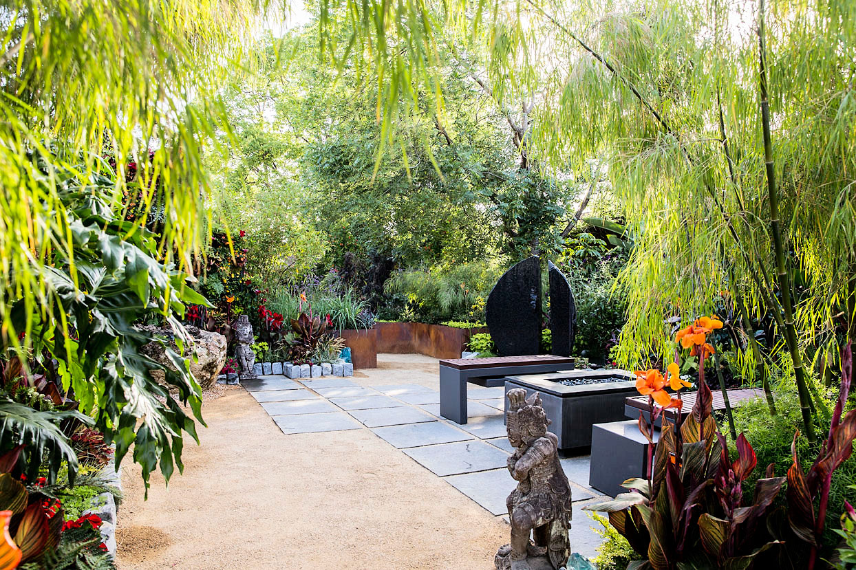 Tropical Oasis Backyard Garden Decoration