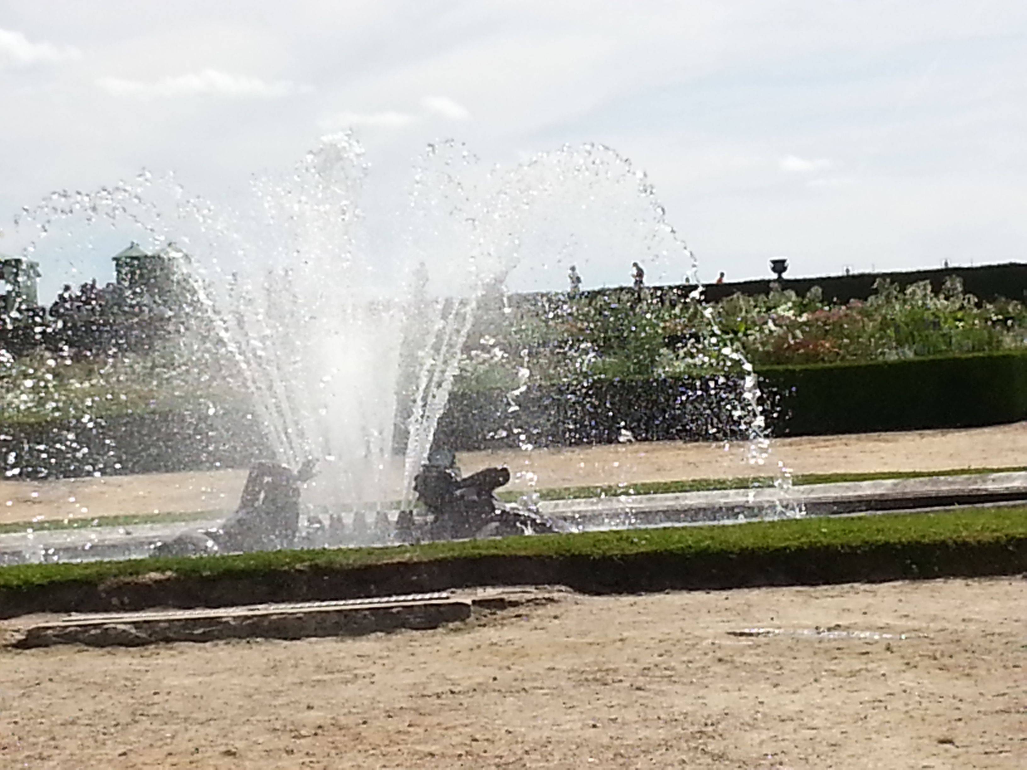 Circular French Garden Fountain