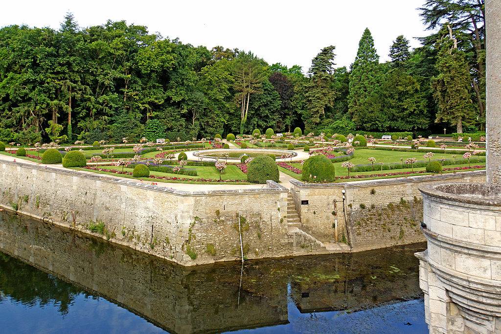 Catherine De Medicis Maze Garden