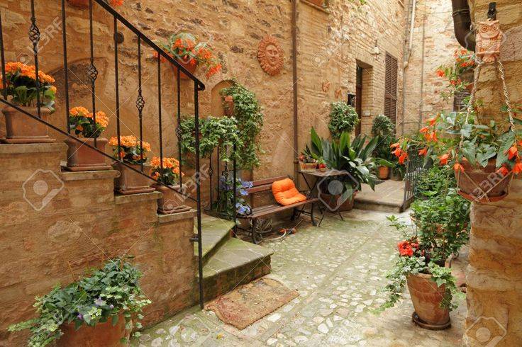 Italian Courtyards