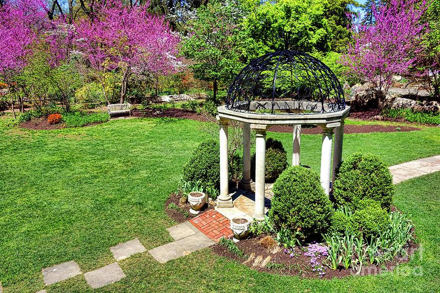 Sayen Gardens Engagement Photos