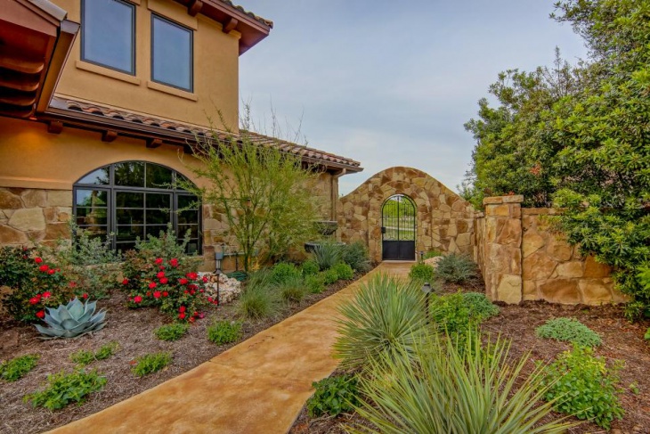 Cute Front Yard Courtyard Landscaping Ideas Mediterranean