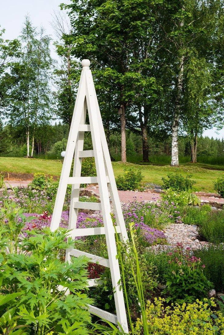 Steel Obelisk Trellis