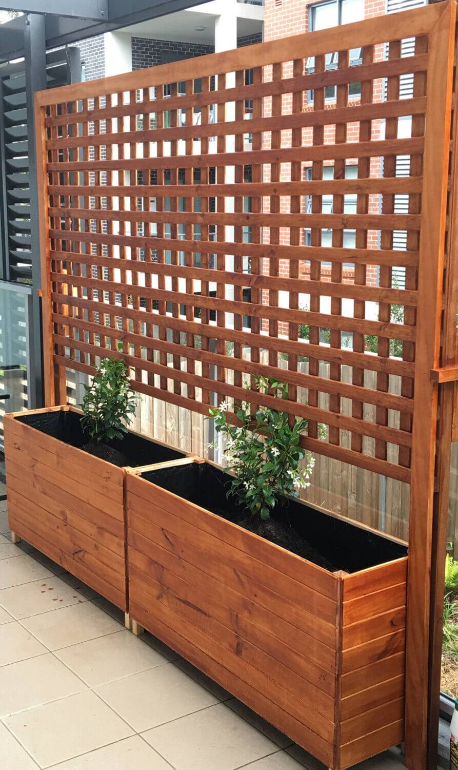 Pretty Privacy Fence Planter Boxes Ideas