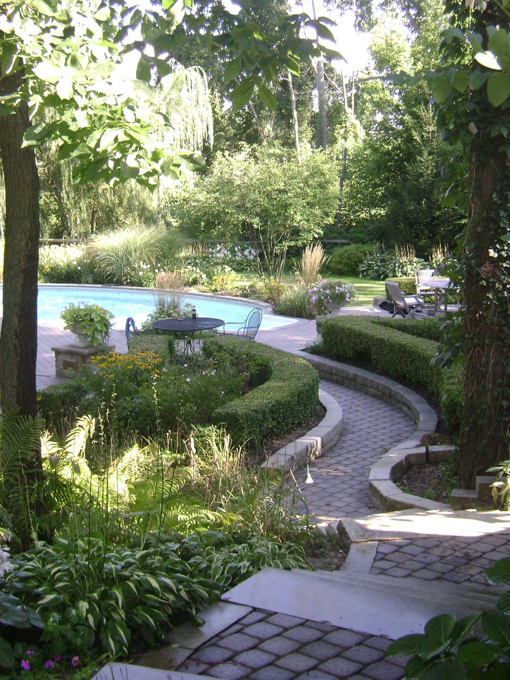 Tropical Paradise Side Yard