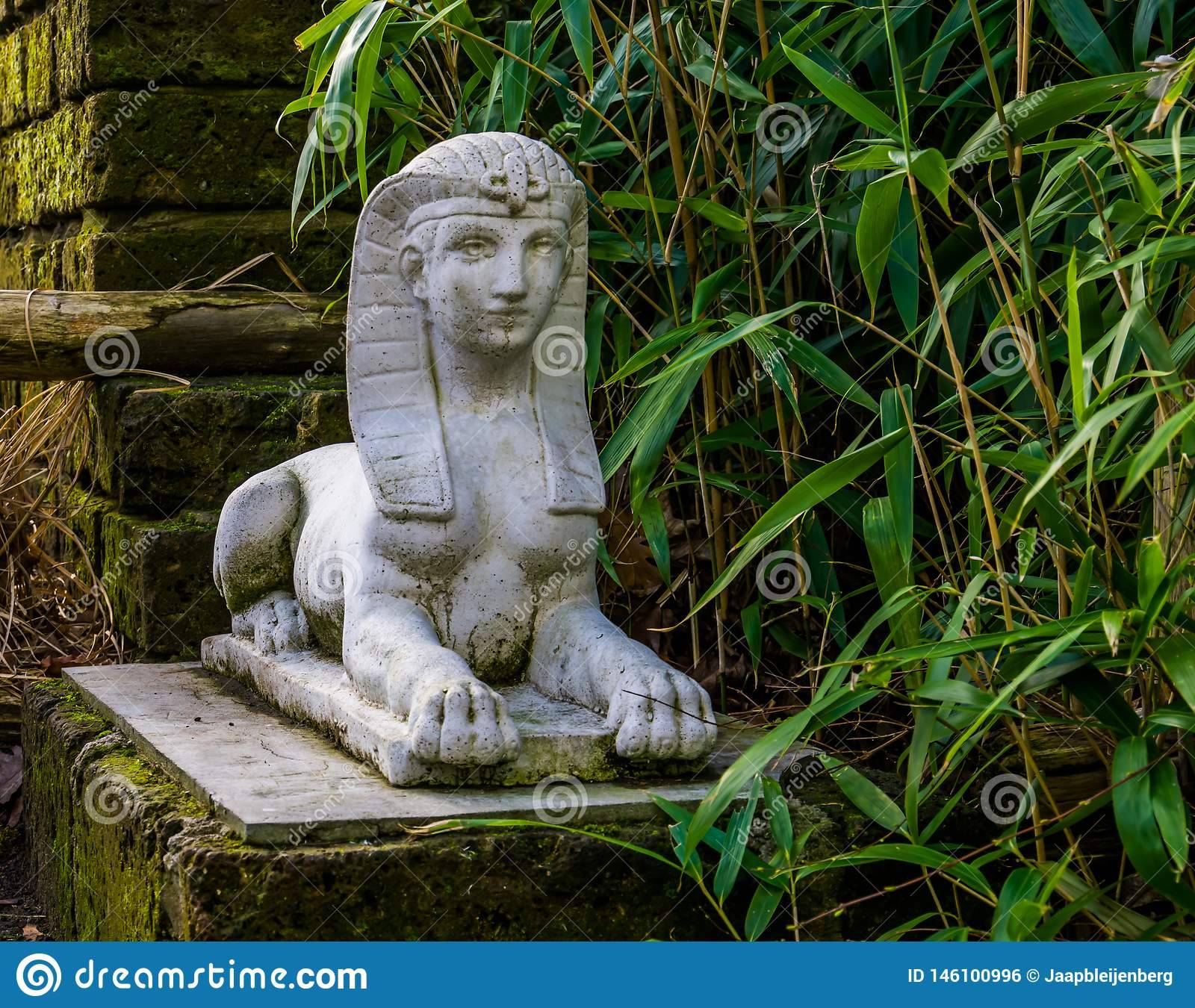 Hand Carved Sphinx Statue For Garden Decoration