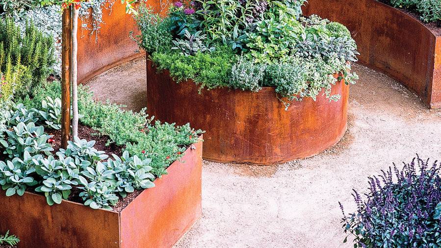 Advantageous Small Vegetable Garden Ideas