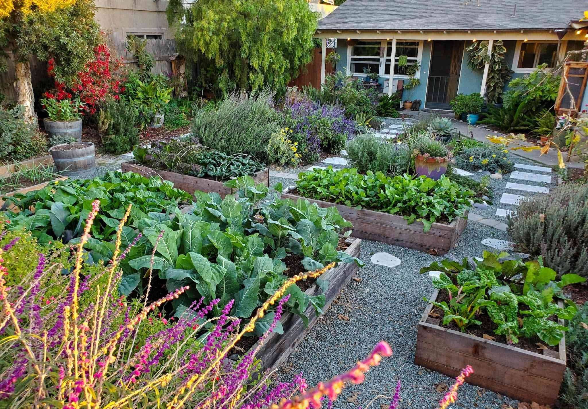 Lovely Homestead Farm Garden Layout And Design Ideas Gardens
