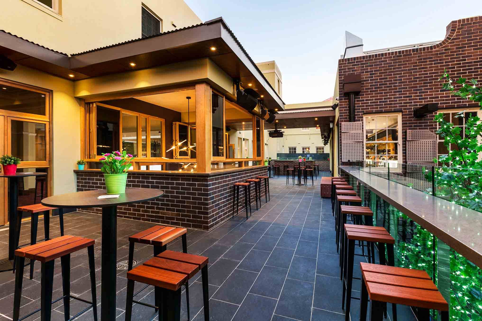 Fantastic Tropical Home Bar Designs You Cant Resist