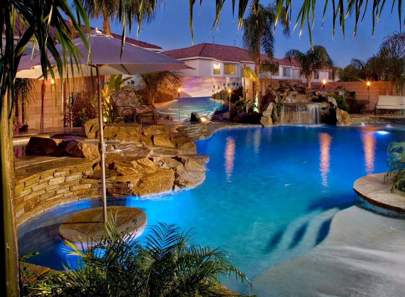 Perfect And Luxurious Swimming Pool
