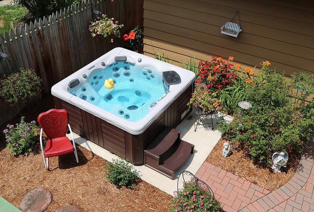 Stunning Garden Hot Tub Designs