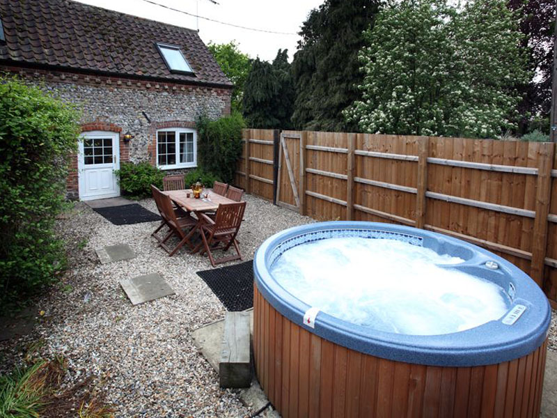 Stunning Garden Hot Tub Designs