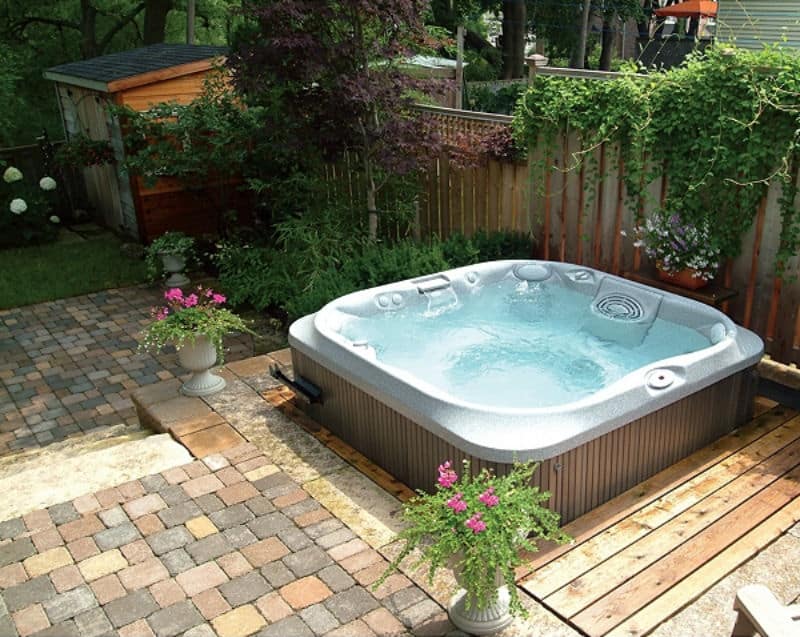 Stunning Garden Hot Tub Designs