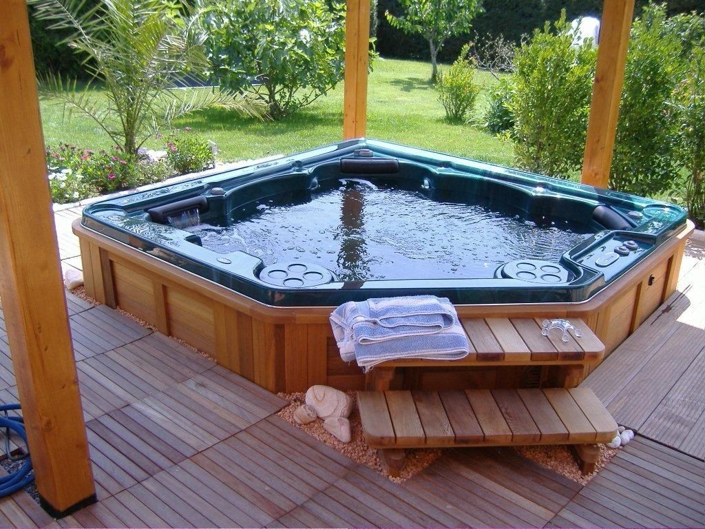 Stunning Garden Hot Tub Designs