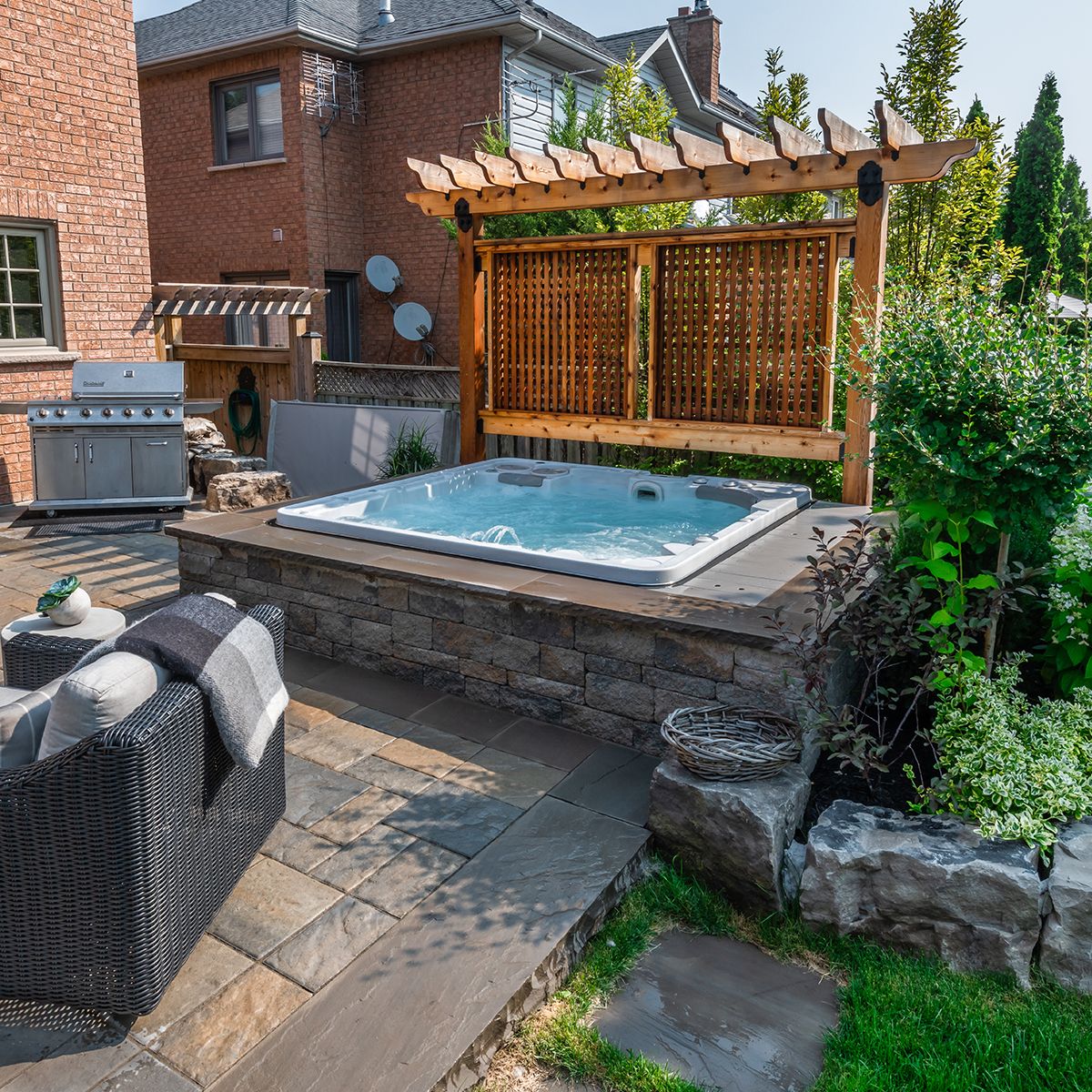 Awesome Garden Hot Tub Designs