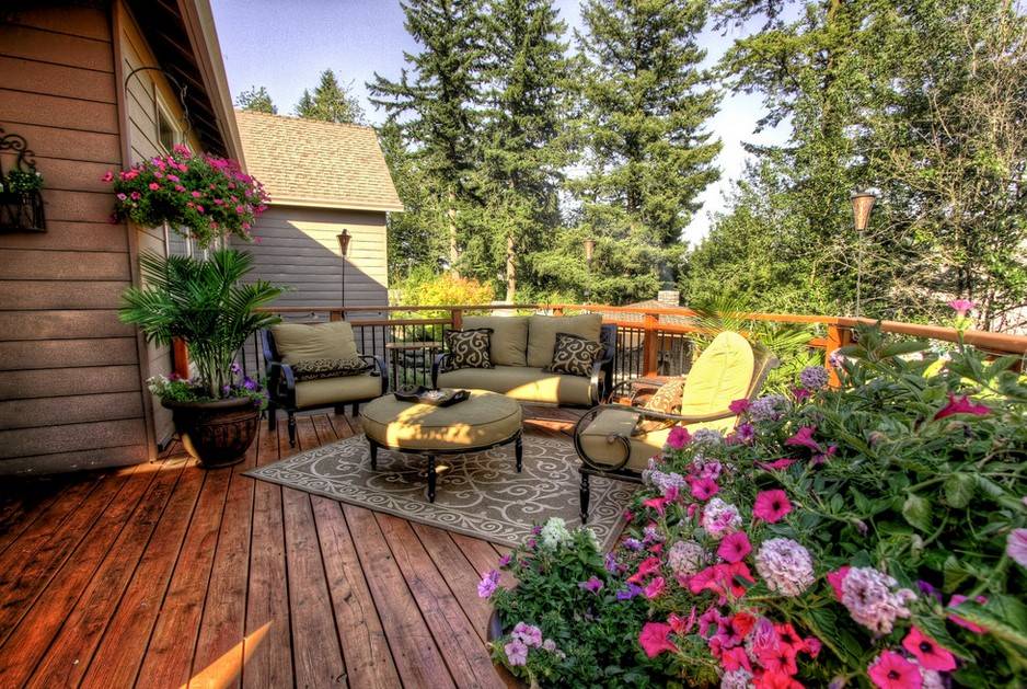 Outdoor Entertaining Furniture