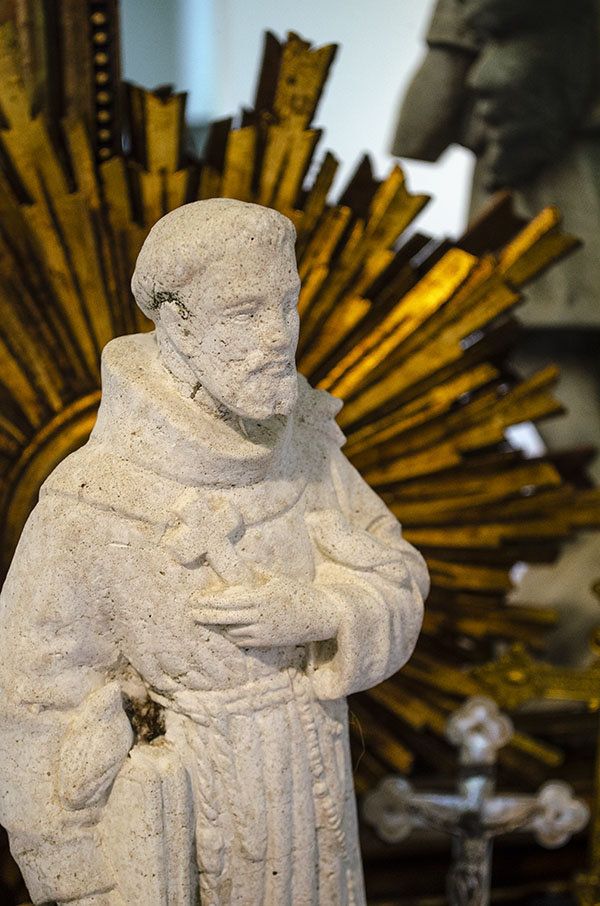 New Creative St Francis Statuary Bird Feeder