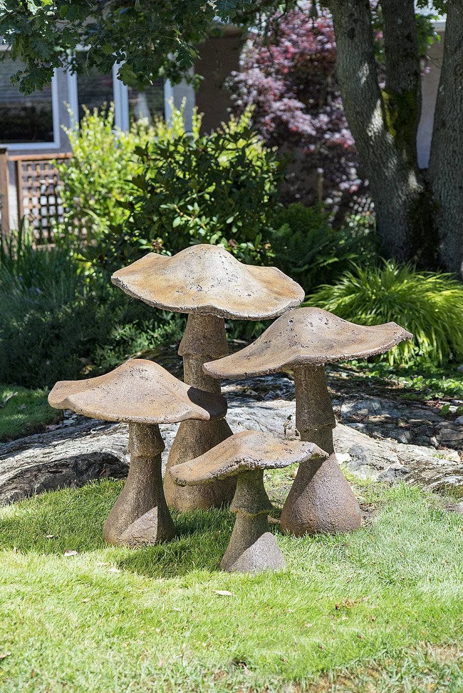 Garden Art Mushrooms Design Ideas