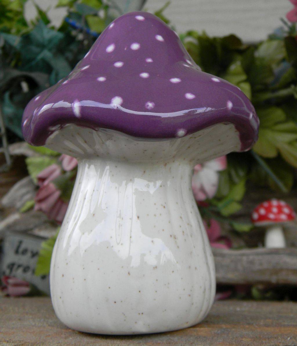 Mushroom Frog Statue Figurine Garden Decorations Toad