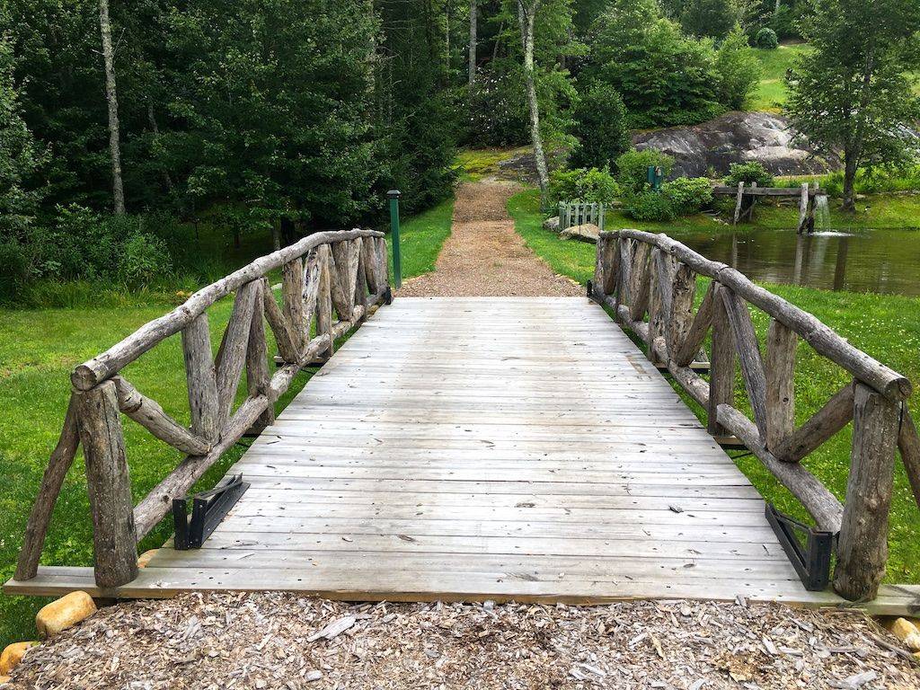 Dreamy And Delightful Garden Bridge Ideas