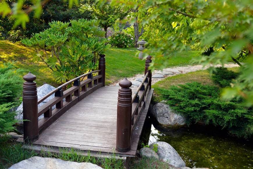 Dreamy And Delightful Garden Bridge Ideas