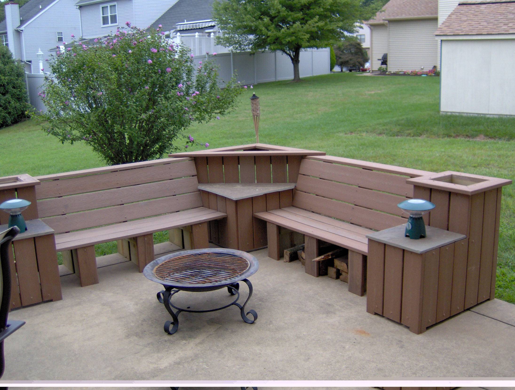 Outdoor Corner Bench Ideas