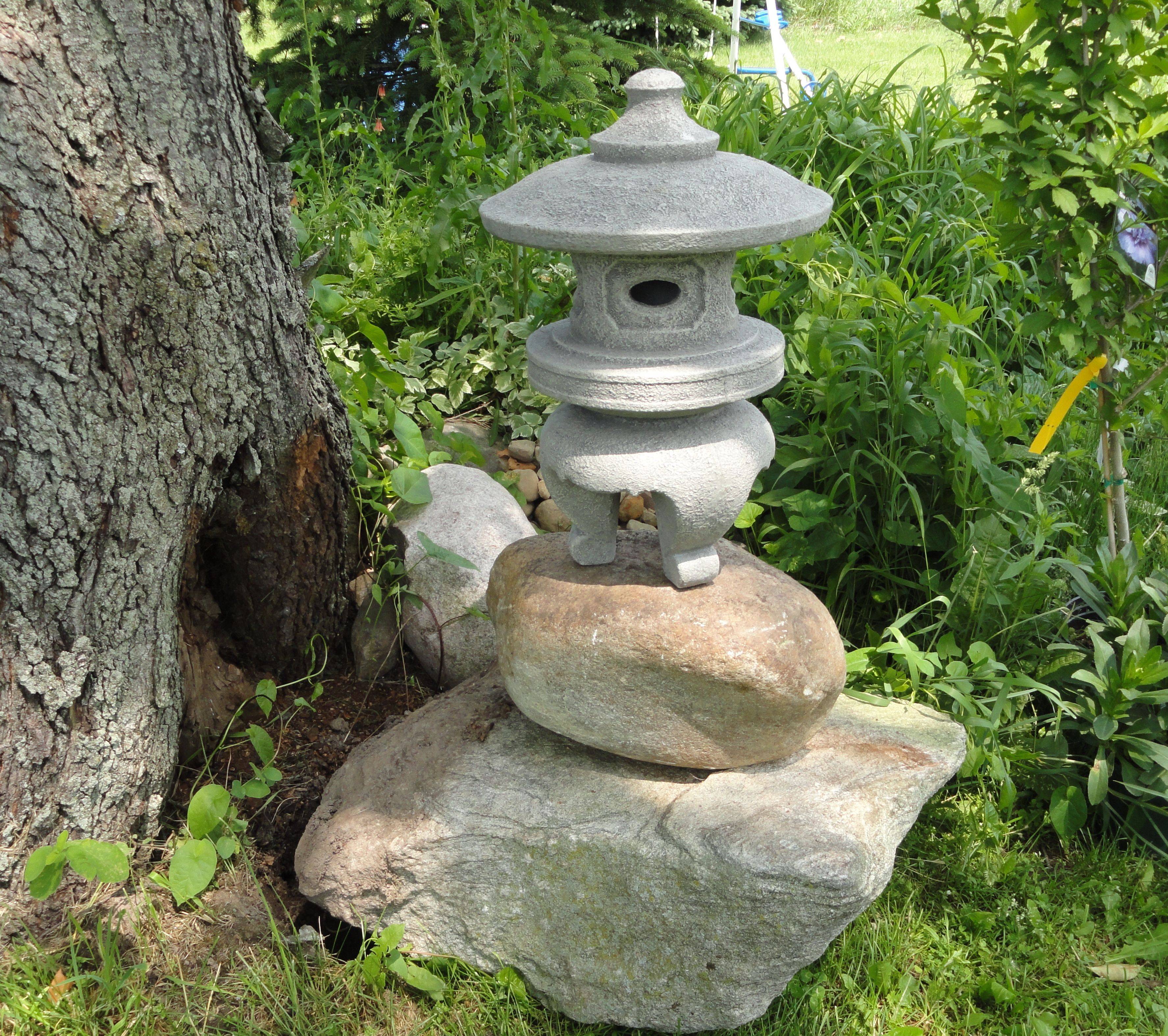 Design Toscano Large Pagoda Lantern Sculpture