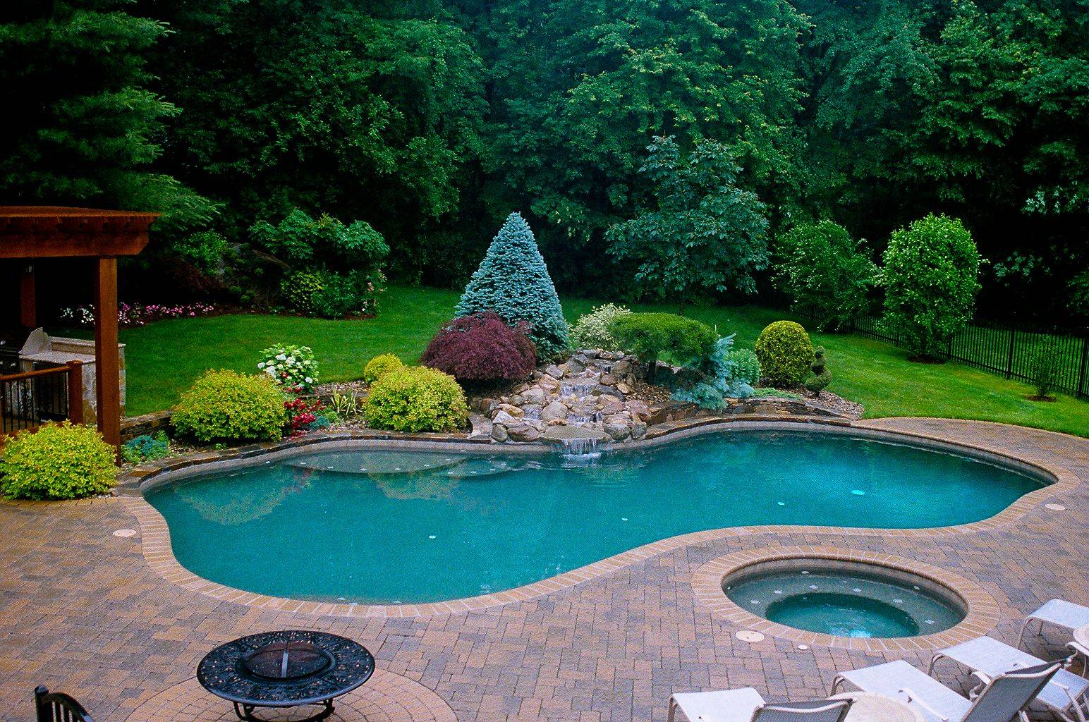Fabulous Backyard Pool Landscaping Ideas You Never Seen Before Hmdcrtn