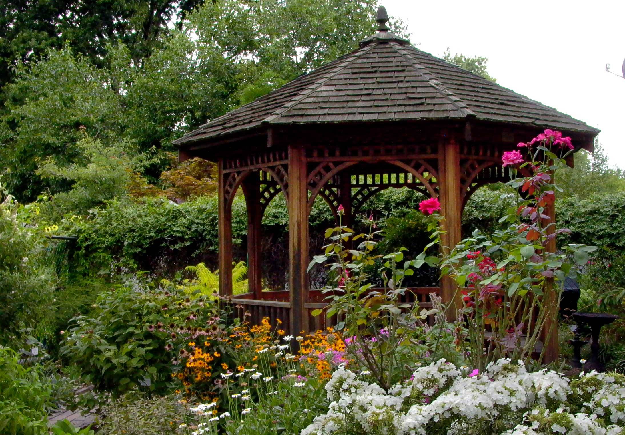 Raleighs Botanical Gardens White Gardens