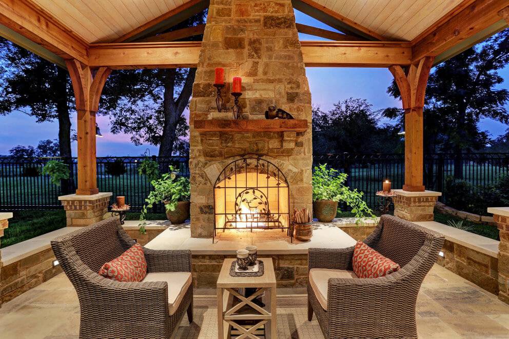 Enclosed Outdoor Living Design