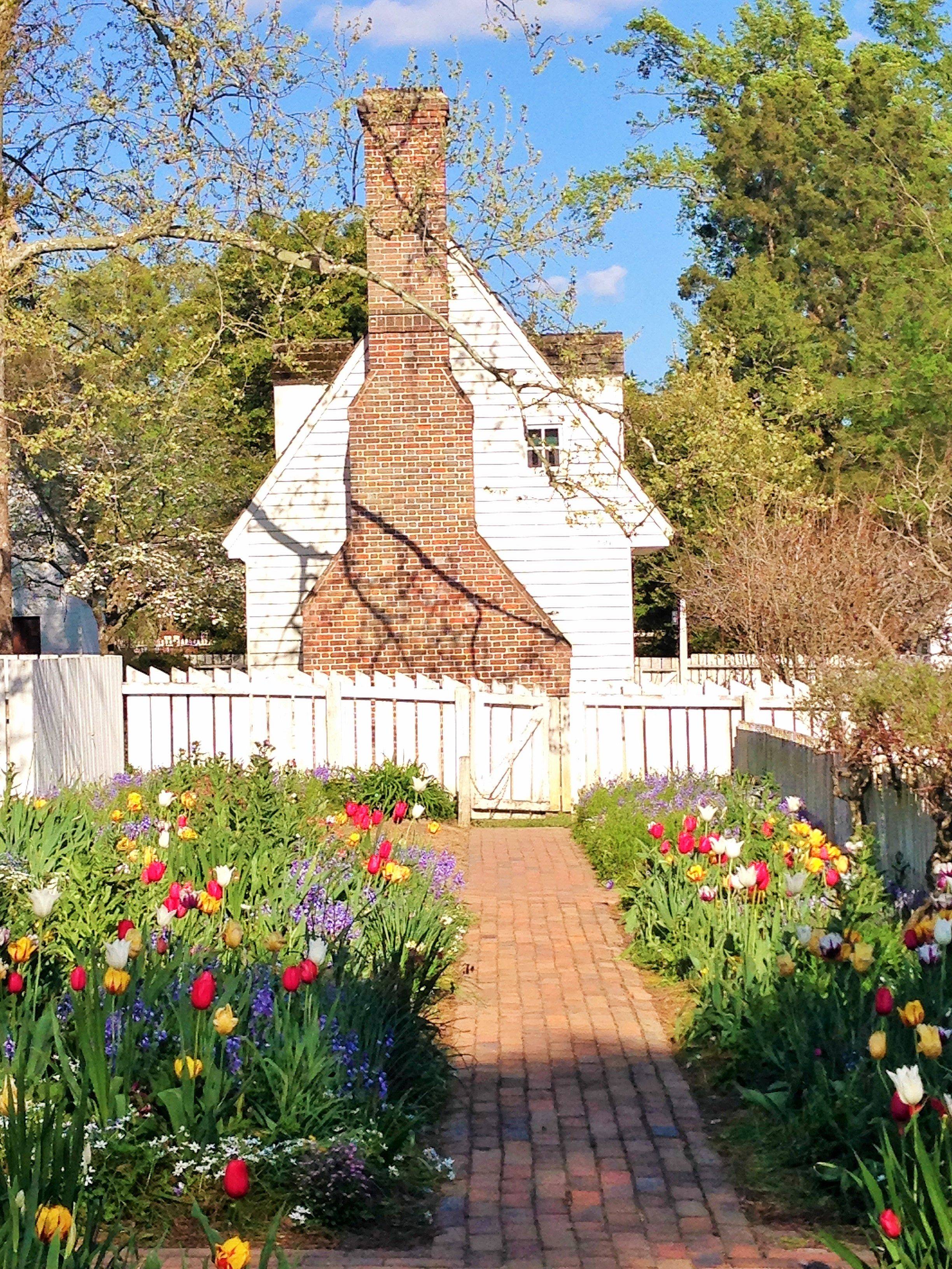 Fascinating Front Yard Cottage Garden Decor Ideas Hmdcrtn