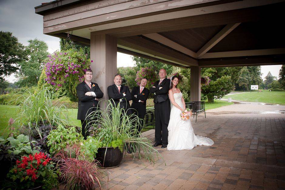 Cynthiawebercomapeekatthebeautifulniagaraparksbotanicalgardens