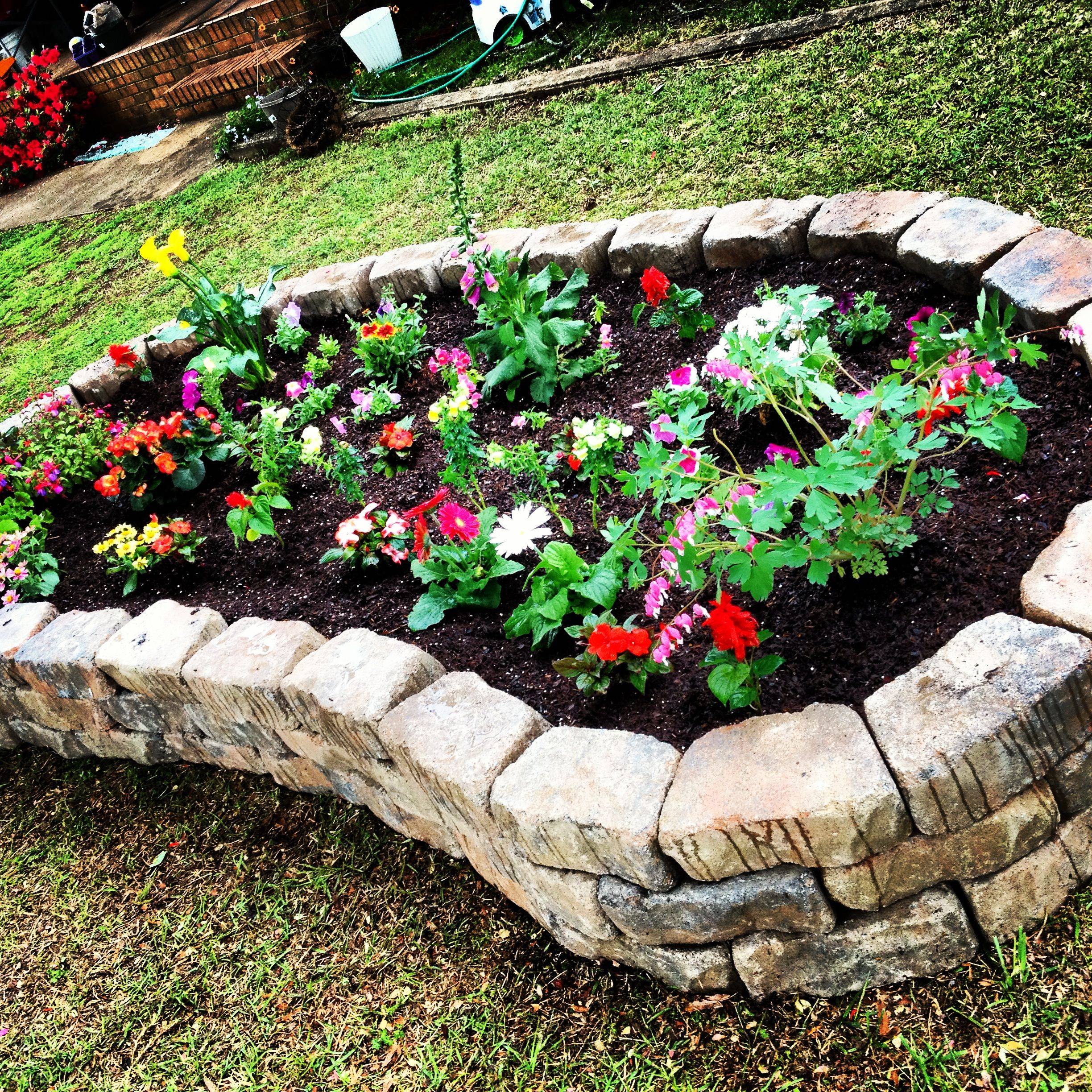 Interesting Long Driveway Landscaping Design Ideas