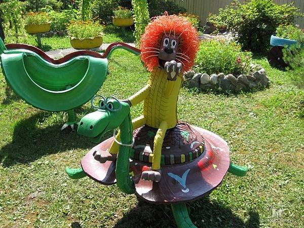 Lovely Animal Shaped Garden Decorations