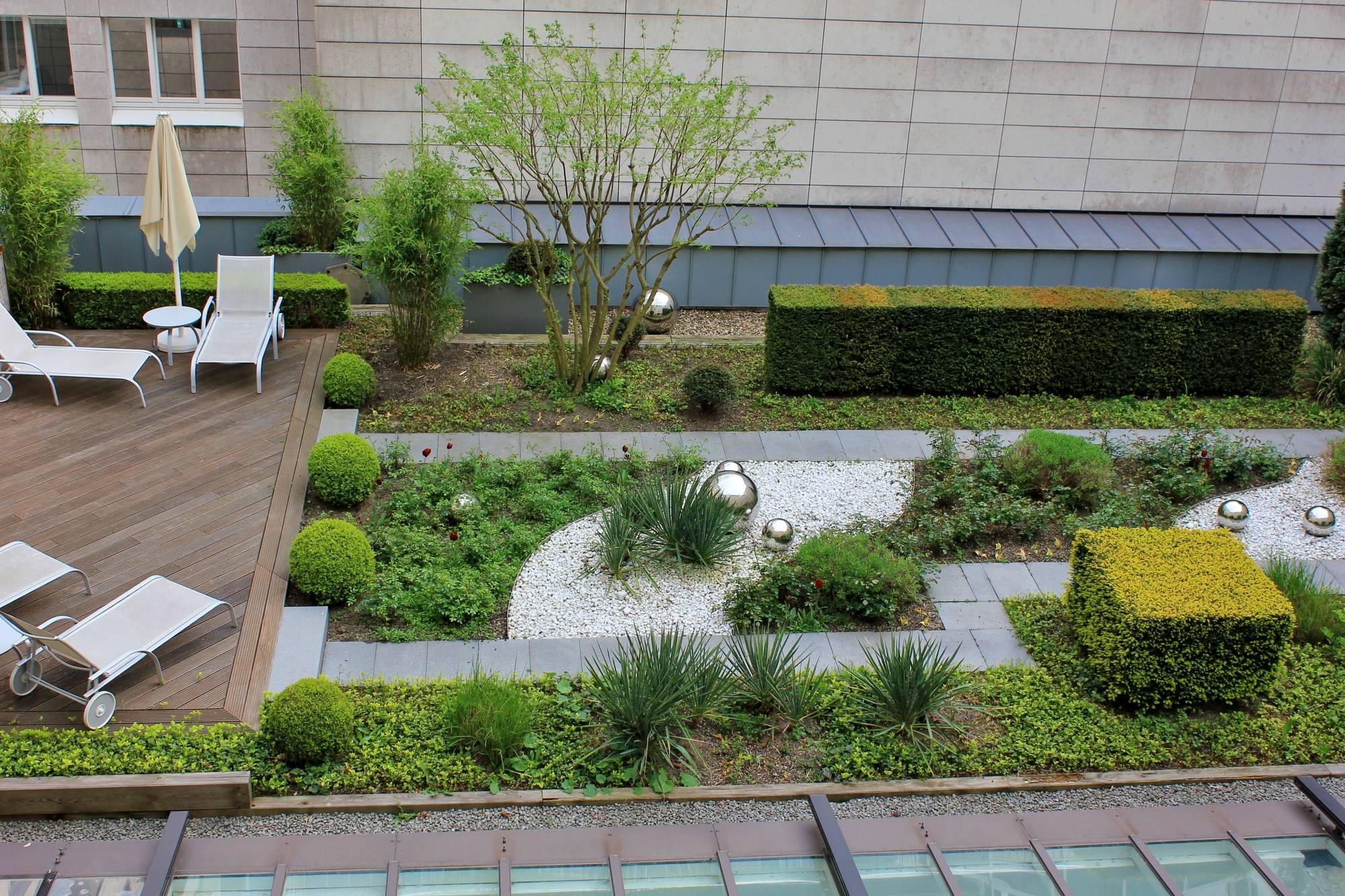 Inspiring Suburban Gardens Small City Garden