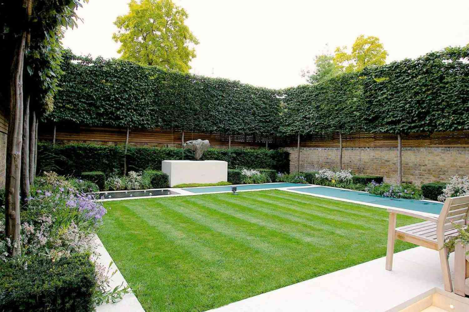 Stylish But Simple Small Garden Ideas