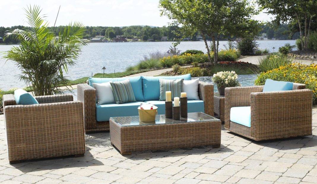 Dierdre Swivel Patio Chair