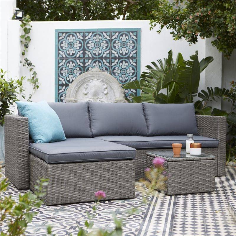 Beautiful Outdoor Wicker Furniture Designs