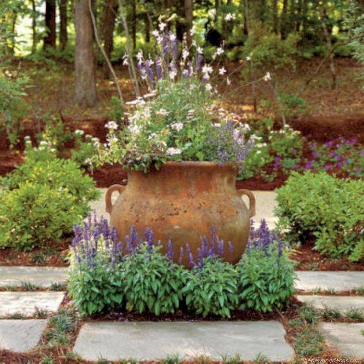Brilliant French Country Garden Decor Ideas